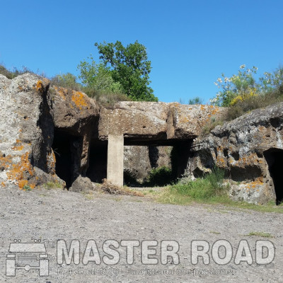 4 mag. La Grotta...